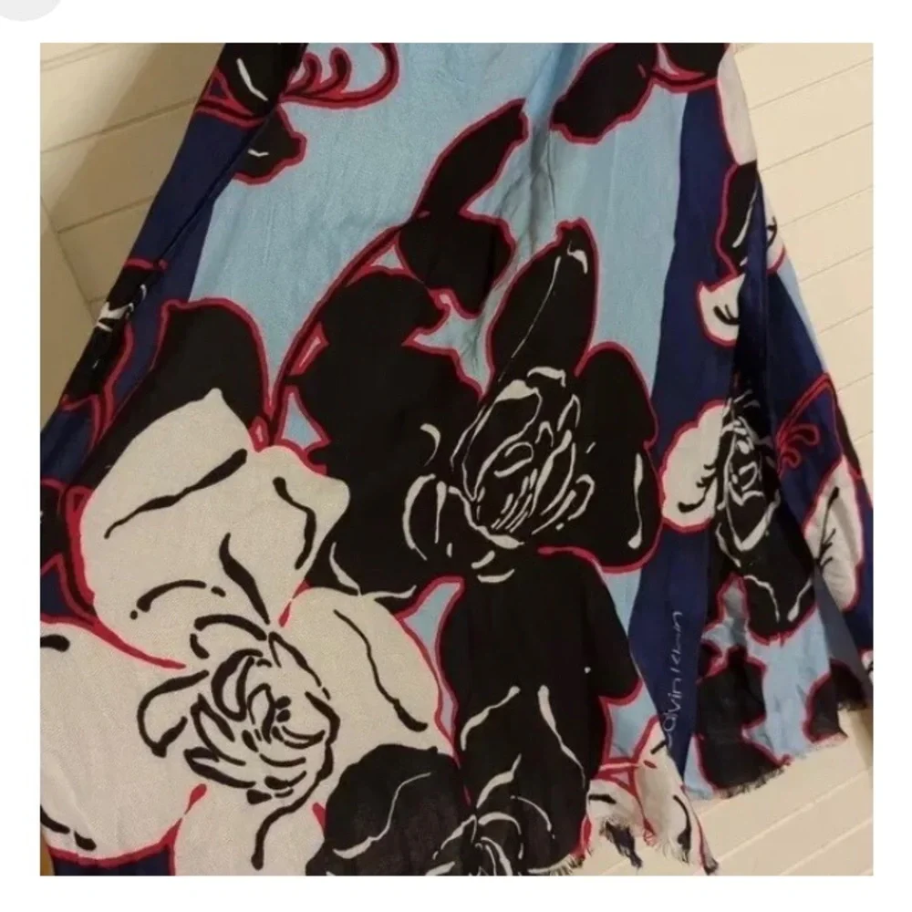 Calvin Klein scarf/wrap with floral print